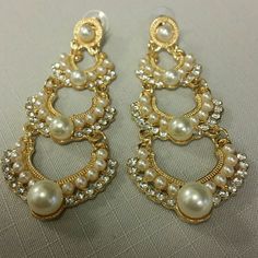 Pearlized Crystal Earrings Drop Size 3.5"L Brand New Never Worn Elegant Nordstrom Earrings For Gift, Nordstrom Gold Jewelry For Formal Occasions, Nordstrom Gold Formal Jewelry, Nordstrom Elegant Gold Jewelry, Elegant Nordstrom Gold Jewelry, Nordstrom Jewelry, Earrings Drop, Crystal Earrings, Jewelry Earrings