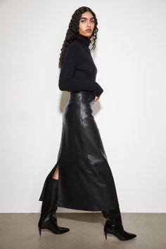 Vinter Mode Outfits, Long Leather Skirt, Winter Mode Outfits, Oversize Pullover, Skirt Trends, Mode Inspo