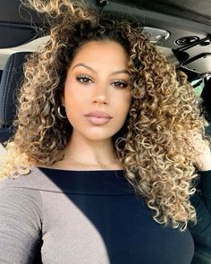 Side Braid With Curls, Dyed Curly Hair, Highlights Curly Hair, How To Curl Short Hair, Blonde Curly Hair, Braids With Curls, Curly Hair Inspiration, Curly Girl Hairstyles