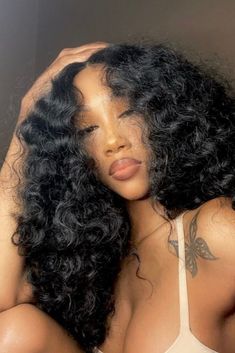 great if your looking for natural looking wigs 🤎🤎 looking for this hair :https://amzn.to/3Rq7X0X Trajes Kylie Jenner, Contrast Dress, Girls Natural Hairstyles, Baddie Hairstyles, Long Curly Hair, Long Curly, Black Girls Hairstyles, Aesthetic Hair