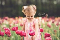 Tulip Photography, Flower Portfolio, Tulip Photo, Spring Mini Session, Children Garden, Spring Family Pictures, Photographer Ideas