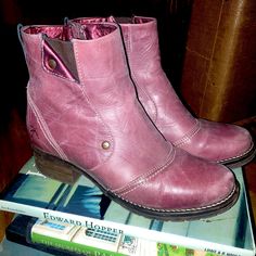 Violet Dromedaris Women's Kassia Boot Worn A Couple Of Times. Made In Portugal Listed As Size 41 (9 In Us) Retail At $200 Shoes Heels Boots, Color Purple, Shoes Women Heels, Heeled Boots, A Couple, Violet, Portugal, Shoes Heels, Women Shoes