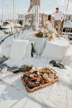 Sailboat Elopement Boat Elopement Ideas, Sailboat Picnic, Sailboat Wedding Ceremony, Yacht Elopement, Catamaran Wedding, Sailing Wedding, Sailboat Elopement, Seaside Picnic