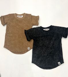 The basic Acid Wash Tee you need. Gender neutral. Available in sizes 3-6M-10Y Disney Nursery, Toddler Tops, Acid Wash, Kids Tops, Baby Toddler, Favorite Outfit, Gender Neutral, Tap, Kids Outfits