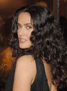 Salma Hayek 2006 Pictures and Photos - Getty Images Salma Hayek Makeup, Tangled Live Action, Salma Hayek Young, Salma Hayek Hair, Ask The Dust, Surf Hair, Hair Inspiration Color