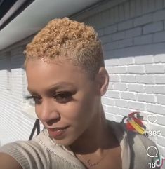 Curled Blonde Hair, Short Hair Designs, Blonde Natural, Natural Curly Hair Cuts, Short Afro