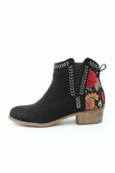 The Perfect BOOT!! Embroidered BO-HO Chic Ankle Boots. Faux Suede Boots, Trendy Boots, Boutique Accessories, Iconic Women, Fall Fashion Outfits, Cute Shoes, Autumn Winter Fashion, Fashion Boutique, Black Suede