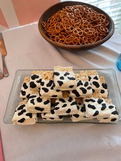 there are many pretzels on the table ready to be cut and served for dessert