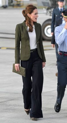 Ducesa Kate, Kate Middleton Style Outfits, Düşes Kate, Looks Kate Middleton, Kate Middleton Outfits, Middleton Style, Pant Trends, Kate Middleton Style, Just Style