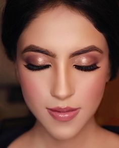 Simple Bride Eye Makeup, Eye Makeup For Reception Look, Roka Look For Bride, Makeup Look For Engagement Indian, Subtle Engagement Makeup, Eyeshadow Makeup Indian, Makeup For Engagement Indian, Wedding Reception Makeup Look