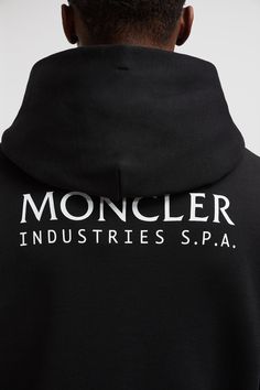 Crafted from plush cotton fleece, this hooded sweatshirt for men interprets '90s minimalism. Channeling sleek styles from the decade, the hoodie has a streamlined design and a laidback logo print. 90s Minimalism, Streamlined Design, Sweatshirt For Men, Sleek Fashion, Cotton Hoodie, Cotton Fleece, Black Logo, Black Hoodie, Logo Print