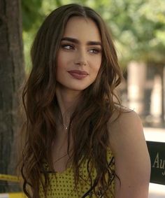 Lily Colin, ليلي كولينز, Lily Collins, Aesthetic Hair, Pretty Face, Aesthetic Girl, Hair Inspo, Cute Hairstyles, Brown Hair