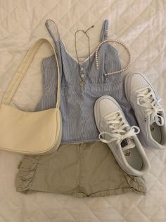 Make Summer Outfits, Sleeveless Summer Outfits, Coqquete Summer Outfits, Outfits From Shein Summer, Hollister Summer Outfits, How To Style Khaki Shorts, Downtown Summer Fits, Coquette Summer Fits, European Summer Fits