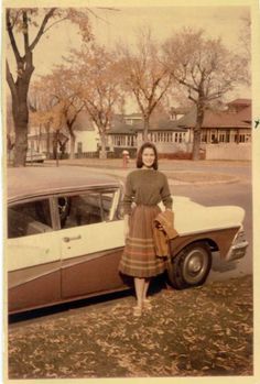 That's a 1958 Meteor Rideau 500. Look at the wheel cover Early 1960s Fashion, 1960s Aesthetic, 50s Aesthetic, 1950’s Fashion, Homecoming Queen, 20th Century Fashion, Days Gone, Vintage Fall, 1940s Fashion