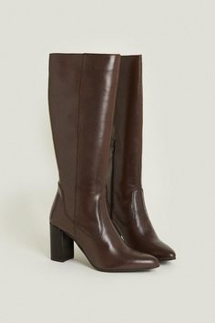 Style: Knee High BootsDesign: PlainFabric: LeatherDiscover our full range of women's boots Dark Brown Leather Boots Women, Wide Leg Knee High Boots, Knee High Boots Brown, Boots For Winter Women, Boots Flat, High Boots Aesthetic, Brown Long Boots, Outfits To Wear With Boots, Knee High Brown Boots