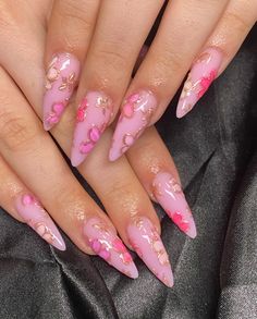 August Almond Nails Designs, Alluring Makeup, Almond Nails Trendy, Pointed Nail Designs, Sliver Nails, Almond Nails Designs Summer, Pink Flower Nails, Romantic Nails, Sassy Nails