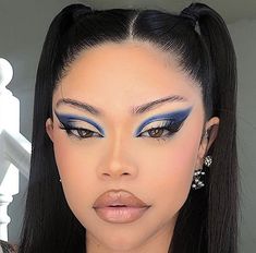 Y2k Lipstick Aesthetic, Intergalactic Makeup Looks, Blue Graphic Liner Makeup, Water Liner Eye Makeup, Baddie Eyeshadow Looks, Bratz Makeup Look, Euphoria Themed Makeup, Light Blue Makeup Looks, Artistic Makeup Ideas