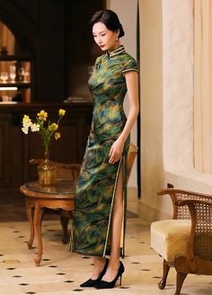 Green Silk Qipao | Chinese Dress Spring Wedding Green Cheongsam, Green Cheongsam Dress, Modern Qipao Wedding, Traditional Chinese Fashion, Elegant Fitted Silk Cheongsam, Qipao Gown, Green Qipao, Green Silhouette, Qipao Modern