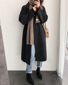 Winter Neutrals, Mode Ulzzang, Cropped Sweatshirt, Look Vintage, Fall Fashion Outfits, Korean Outfits, Winter Fashion Outfits