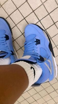 Kotd Shoes Sneakers, Hype Shoes Women, Sneaker Head Outfits, Sneaker Head Aesthetic, Pink Jordan 4, Jordan 11s