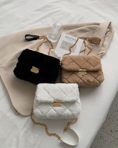 white Trendy Cream Bag With Chain Strap, Trendy White Bag With Chain Strap, White Bags With Chain Strap As Gift, Trendy White Shoulder Bag, Trendy White Shoulder Bag With Chain, White Chain Shoulder Bag For Daily Use, White Chain Shoulder Bag, White Shoulder Bag With Chain For Daily Use, White Rectangular Bag With Chain