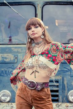 ╰☆╮Boho chic bohemian boho style hippy hippie chic bohème vibe gypsy fashion indie folk the 70s . ╰☆╮ Denim Crochet, Splendour In The Grass, Boho Fashion Bohemian, Boho Hippie Chic, Folk Dresses, Boho Girl, Fashion Days, Kitenge, Indie Fashion