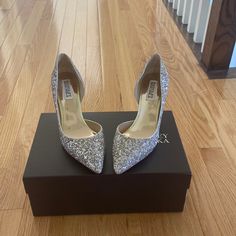 Sparkly Pumps At Their Finest !!! Worn Once To A Wedding. They Are Super Comfy And You Will Last All Night. Perfect For A Holiday Night Or Dancing All Night Long. They Shoes Are A Show Stopper. Sparkly Pumps, Badgley Mischka Shoes, Badgley Mischka, A Holiday, Shoes Women Heels, A Wedding, Dancing, Shoes Heels, Pumps