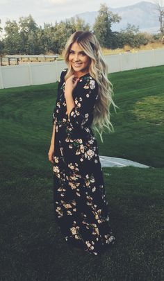 floral dress + long hair Cara Van Brocklin, Ethno Style, Mode Hippie, Sunny Sunday, Outfit Trends, Boho Maxi, Boho Maxi Dress, Look On, Look Chic