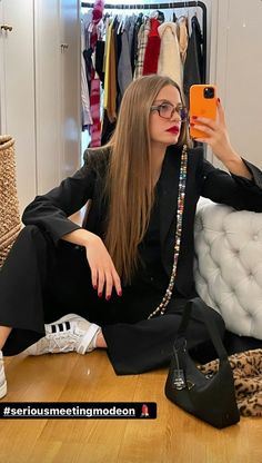 Mira Beylice, Brown Hair Tones, Wine Hair, Casual Makeup, City Outfits, Fashion Tutorial, Classy Aesthetic, Hair Reference