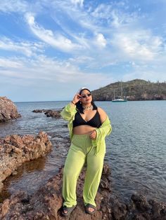 Cancun Outfits Plus Size Beach, Plus Size Outfits Vacations, Beach Trip Outfits Plus Size, Cancun Outfits Vacation Plus Size, Hawaii Plus Size Outfits, Cruise Plus Size Outfits, Beach Outfit Plus Size Women, Outfit Playa Gorditas, Plus Size Beach Aesthetic