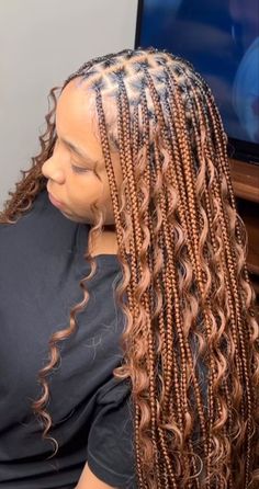 Brown Goddess Braids For Black Women, Colour 30 Boho Braids, Boho Braids Light Brown, December Hairstyles For Black Women, Auburn Boho Knotless Braids, Brown Goddess Knotless Braids, Brown Braided Hairstyles, Light Brown Goddess Braids, Hairstyles For December