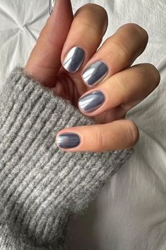 Best Fall Nail Colors of 2024 - the gray details January Nail Colors, Chrome Nail Colors, Silver Nail Polish, Silver Nail Designs, Black Manicure, Nagellack Trends, Fun Nail Colors, Chrome Nails Designs