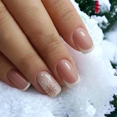 Christmas French false nails, Christmas snowflake press on nails, Christmas reusable false nails, Christmas nails, gift for her, set of 24 nails Order directly from nailfinity.fr and receive a free pair of false nails for every two purchased! Enhance your hands with our set of white Christmas false nails, specially designed for an elegant and natural look. These white false nails offer a subtle ombre effect, perfect for all occasions. Easy to apply and reusable, they are the ideal solution to change your style in the blink of an eye. Whether you're looking for a perfect manicure for a special event or a refined everyday look, these press on nails are the touch of elegance you need. In addition, each kit contains everything you need to achieve 4 complete nail applications, quickly and profe Pink Nail Polish Designs, Unghie Sfumate, Rose Nail Art, French Manicure Nails, Square Nail Designs, French Nail Art, Pink Nail Art, French Nail Designs, Rose Nails