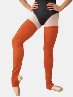 The MP907 orange long dance leg warmers are all you need to keep your muscles warm during your rehearsals or ballet classes. They offer maximum comfort and adapt perfectly to your legs. Length: 83 cm (32.6 inches) Suitable for both women and men Features an elastic band at the top to prevent sliding, ensuring you won't have to adjust them constantly Includes heel holes, allowing you to wear them comfortably with your dance shoes Crafted from a hypoallergenic and soft-to-touch fabric Composition: Dance Leg Warmers, Long Leg Warmers, Ballet Classes, Ballet Class, Sierra Leone, Leg Warmers, Laos, Uganda, Elastic Band