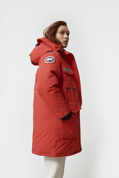 Long known as the "industrial" parka of the North, the Resolute Parka is worn at both poles - by explorers on trans-Antarctic expeditions as well as workers at high-Arctic observatories. With features like double reinforced elbows and a longer thigh length, this parka will get you through some of the most extreme and challenging environments in the world. Journey Boots, Canada Goose Parka, Puffer Jacket Men, Men Parka, Snow Skirt, Jackets Winter, Baby Outerwear, Image Model, Mens Parka