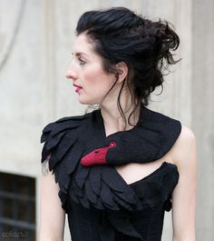 Black Swan felted wool animal scarf stole / shrug by celapiu Animal Scarf, Ropa Upcycling, The Black Swan, Swan Dress, Diy Kostüm, Wool Animals, Felted Scarves, Black Accessories, Black Swan