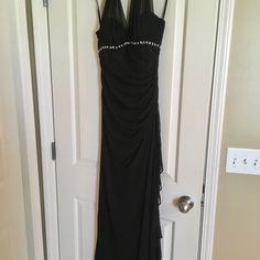 Size 6 New Cache Black Dress Elegant Lined Black Maxi Dress, Elegant Black Lined Maxi Dress, Black Lined Dinner Dress, Lined Black Dress For Dinner, Black Lined Dress For Dinner, Black Lined Maxi Dress For Evening, Formal Black Lined Maxi Dress, Black Maxi Dress With Built-in Bra For Parties, Black Maxi Dress With Built-in Bra