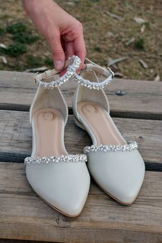 "For our Bridal Collection click here: https://www.etsy.com/shop/LovelyBrideByAnna #PLEASE LEAVE YOUR CONTACT NUMBER UPON CHECK OUT# CHOOSE DHL EXPRESS - 1-4 DAYS DELIVERY - EU ESTIMATED TIME: 1-2 DAYS WITH DHL EXPRESS SHIPPING - USA & NON EU ESTIMATED TIME: 2-4 DAYS ❤The shoes of your dreams will be handmade for you, by our skilled artisans, using the finest materials and exquisite craftsmanship❤ ''MAJESTY''. A stunning pair of wedding flats, made by the finest leather, adorned with gorgeou Wedding Flats For Bride, Emerald Shoes, Wedding Pumps, Bridal Shoes Flats, Wedding Flats, Rhinestone Wedding, Womens Wedding Shoes, Ivory Wedding, Green Wedding Shoes