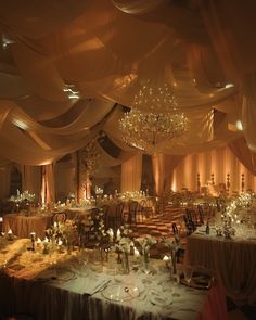 Italian Indoor Wedding, Indoor Italian Wedding Reception, Wedding Ballroom Design, Wedding Locations Indoor, Italian Style Wedding Venues, Ballroom Wedding Decoration, Ballroom Wedding Decor, Italian Wedding Theme, Wedding Indoor Decoration