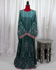 Be exclusive in this green stitched super fine lawn Fustaan from the Fustaan Summer 2021 Eid Ul Fiter collection by Nishat Linen. -Color: Green - Pearl Embellished - Boxy Silhouette -Straight Armhole Green Yemeni Dress, Luxury Bollywood Thobe For Eid, Nishat Linen, Linen Color, Green Pearls, Semi Formal, Lawn, Extra Large, Boy Or Girl