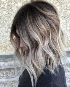 Medium To Long Hairstyles, Blonde Ombre Short Hair, Sombre Hair Color, Sombre Hair, Brown To Blonde Ombre, Short Ombre Hair, Wavy Bob, Short Brown Hair