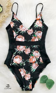 Different from regular one-piece swimsuit, chic combination of black and floral print create a longer line, let the waist look more slender. Don't let go easily of every chance to meet the sparkling you! Swimwear Ideas, Flattering Swimsuits, Beach Bathing Suits, Floral Printing, Sweet Summertime, Trendy Swimwear, Floral Swimsuit