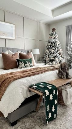 Holiday Bedroom, Winter Bedroom, Holiday Room, Cozy Christmas Decor, Christmas Apartment, Christmas Decor Inspiration, Christmas Decorations Bedroom, Christmas Room Decor, Room Deco