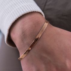 Introducing the Herringbone Bracelet- 4mm, now in 14k Rose Gold! This sleek bracelet is sure to become your next staple piece adding just enough style and simplicity to any look. Featuring a classic herringbone pattern, this piece reflects light from every angle and complete with our signature 'G' clasp. Rock it solo, or pair it with the Herringbone Necklace in Rose Gold for a matching set! This product is guaranteed for life – GLD will repair or replace the item should you experience any defect Herringbone Bracelet, Herringbone Necklace, Vermeil Jewelry, Custom Earrings, Gold Plated Bracelets, Herringbone Pattern, Pendant Bracelet, Drop Necklace, Staple Pieces