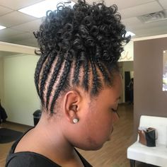 I want this updo myself! Who can I book with? I’ll blow it out and for you and everything! 😩#artistrybyelle #naturalupdo… Curly Updos, Natural Updo, Hype Hair, Beautiful Black Hair, Curly Updo, Protective Hairstyle, Twist Style, Natural Hair Braids, Hair St