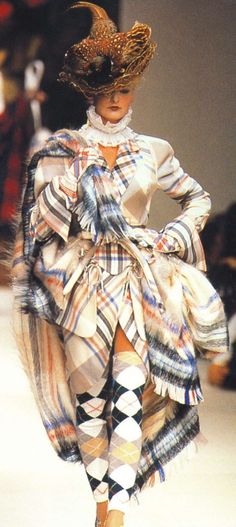 Vivienne Westwood Fall 1995, Vivienne Westwood 2000s Runway, Vivienne Westwood 1970s, Vivienne Westwood Punk 1970s, New Romantics Fashion, Vivienne Westwood Aesthetic, Vivienne Westwood Japan, Viviane Westwood, Vivien Westwood