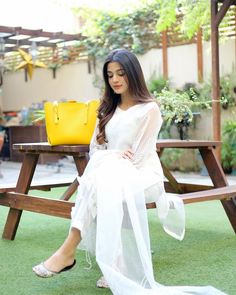 Laiba Khan, Stylish Dpz, Classy Prom Dresses, Problem Solution, Stylish Photo Pose, Indian Beauty Saree, Bridal Outfits, World Famous