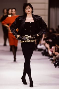 Coco Chanel Style, 90s Chanel, Karl Lagerfeld Fashion, 1980 Fashion, 1980’s Fashion, Fashion 1980s, Moda Chanel, Chanel Fashion Show