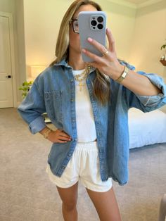 Casual ootd, jean shirt outfit, denim shirt outfit, gold jewlery 90s Denim Shirt Outfit, Denim Top Outfit Summer, Denim Shirt Aesthetic, Jean Button Up Shirt Outfit, Denim Shirt Outfit Summer, Denim Button Up Shirt Outfit, Jean Shirt Outfit, Ootd Jean, Denim Top Outfit