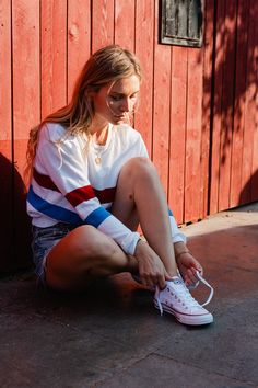 High Top Converse Outfits, Girls Converse, Outfits With Converse, Cute Sneakers, Fashion Photography Editorial, Sporty Chic